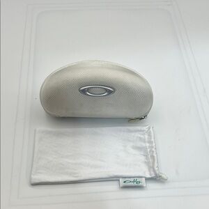 Oakley White Hard Sunglasses Case w/ Microfiber Cleaning Bag